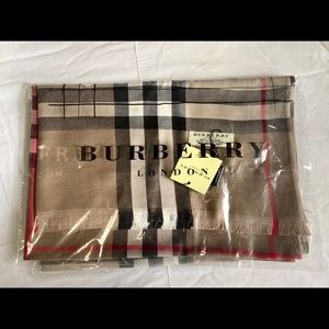 Cashmere Burberry scarf